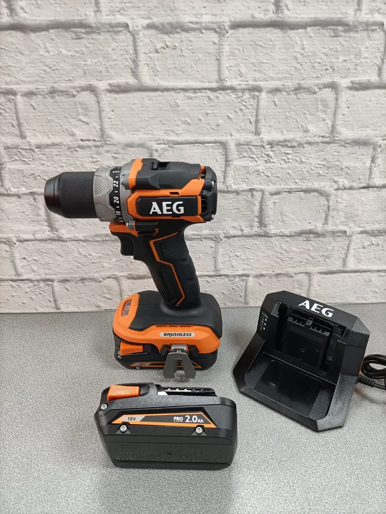SUBCOMPACT brushless drill driver 18V 2 x 2.0Ah case - AEG Supply