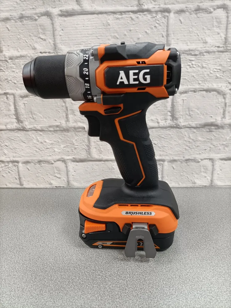 SUBCOMPACT brushless drill driver 18V 2 x 2.0Ah case - AEG Supply