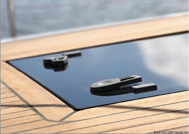 Passo uomo Lewmar Flush Hatch 70