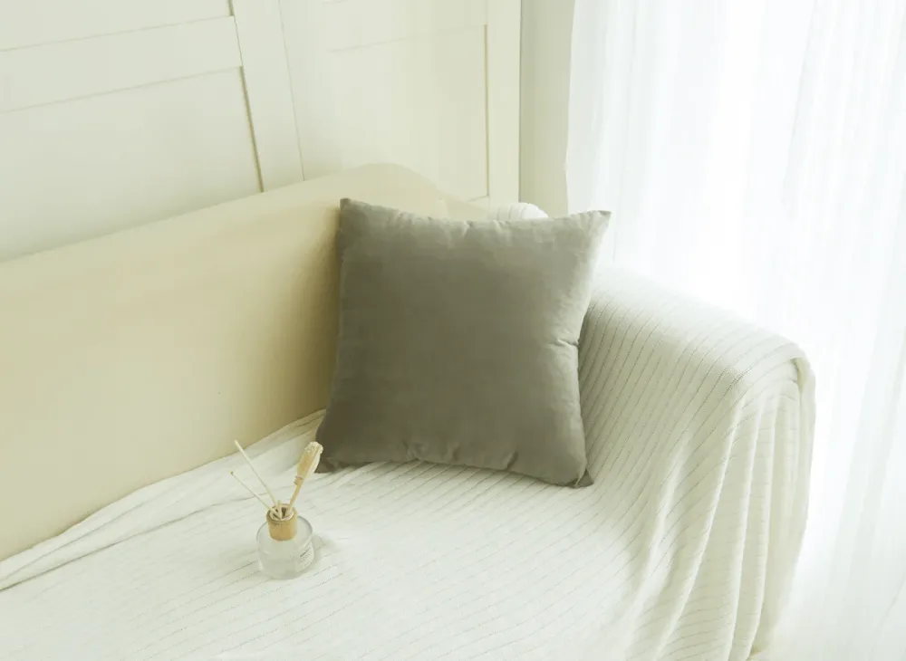 Cuscino quadrato 45x45 cm velluto grigio chiaro TYGA (Copia) FLORENCE