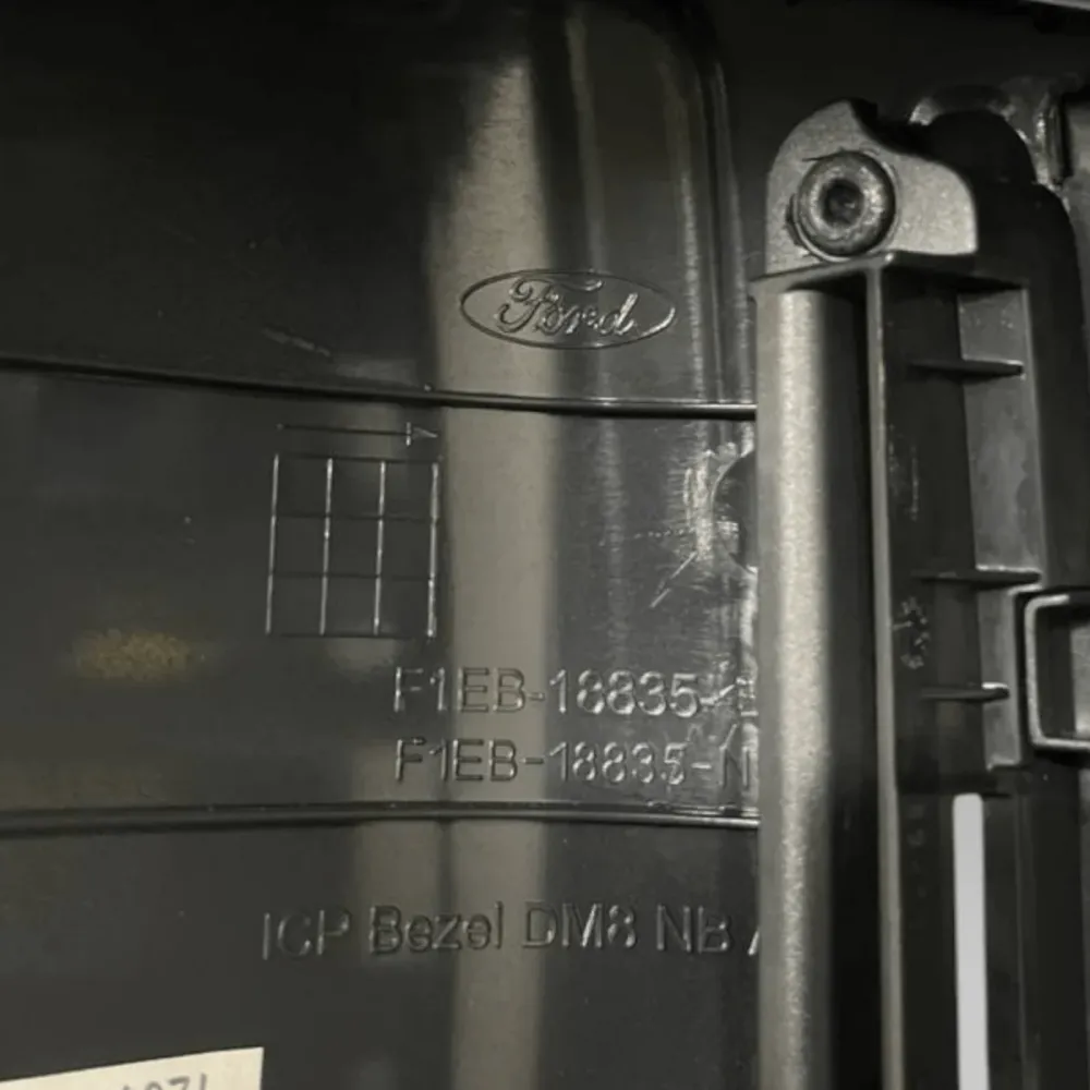 Mascherina Autoradio + Bocchette Aria Ford Focus III (2011 al 2018) cod: F1EB-18835-E