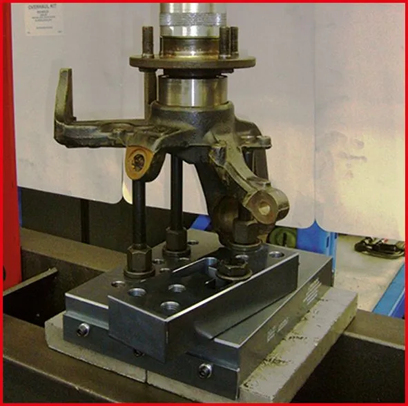 Base per pressa universale KS Tools 245x200mm 700.1740 con Kit di Montaggio Completo